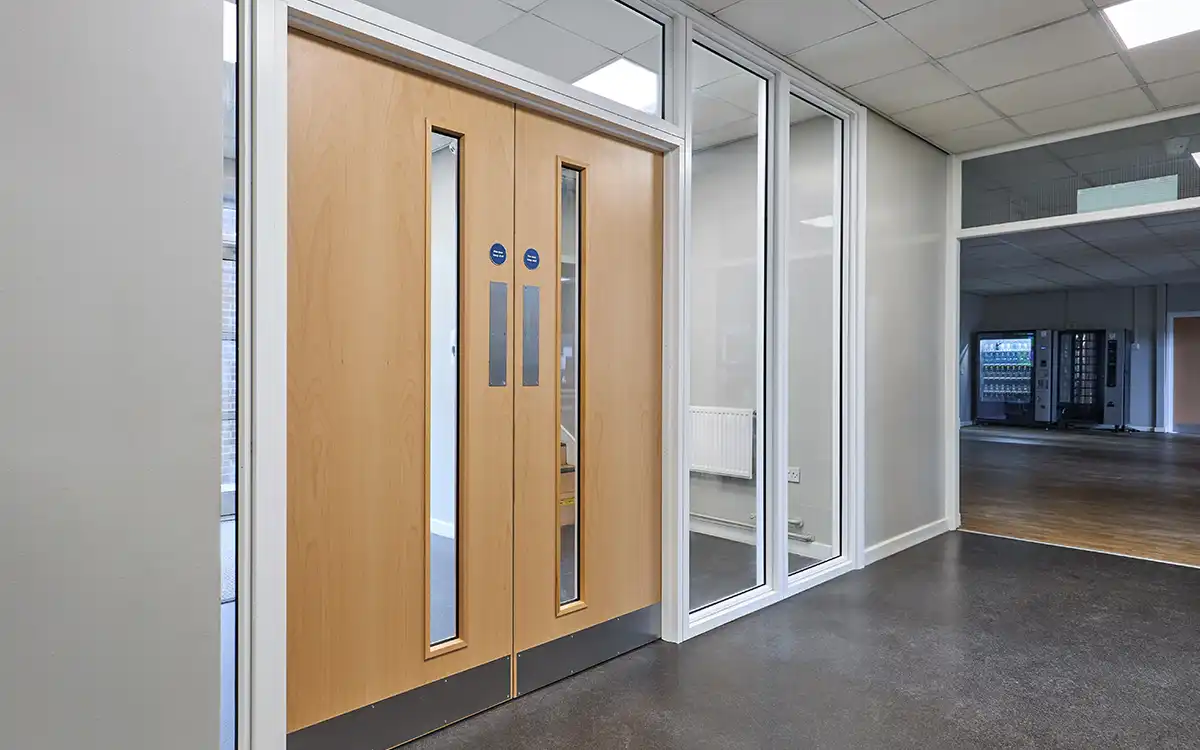 2023-05-09 Crawley doorset installed by Fireco_1200x750 A double fire doorset inside a corridor setting.